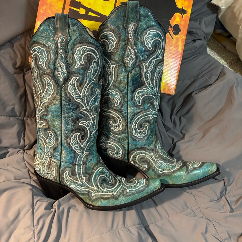 Corral Women's Turquoise Embroidery and Studs Heeled Boots - Picture 5 of 11